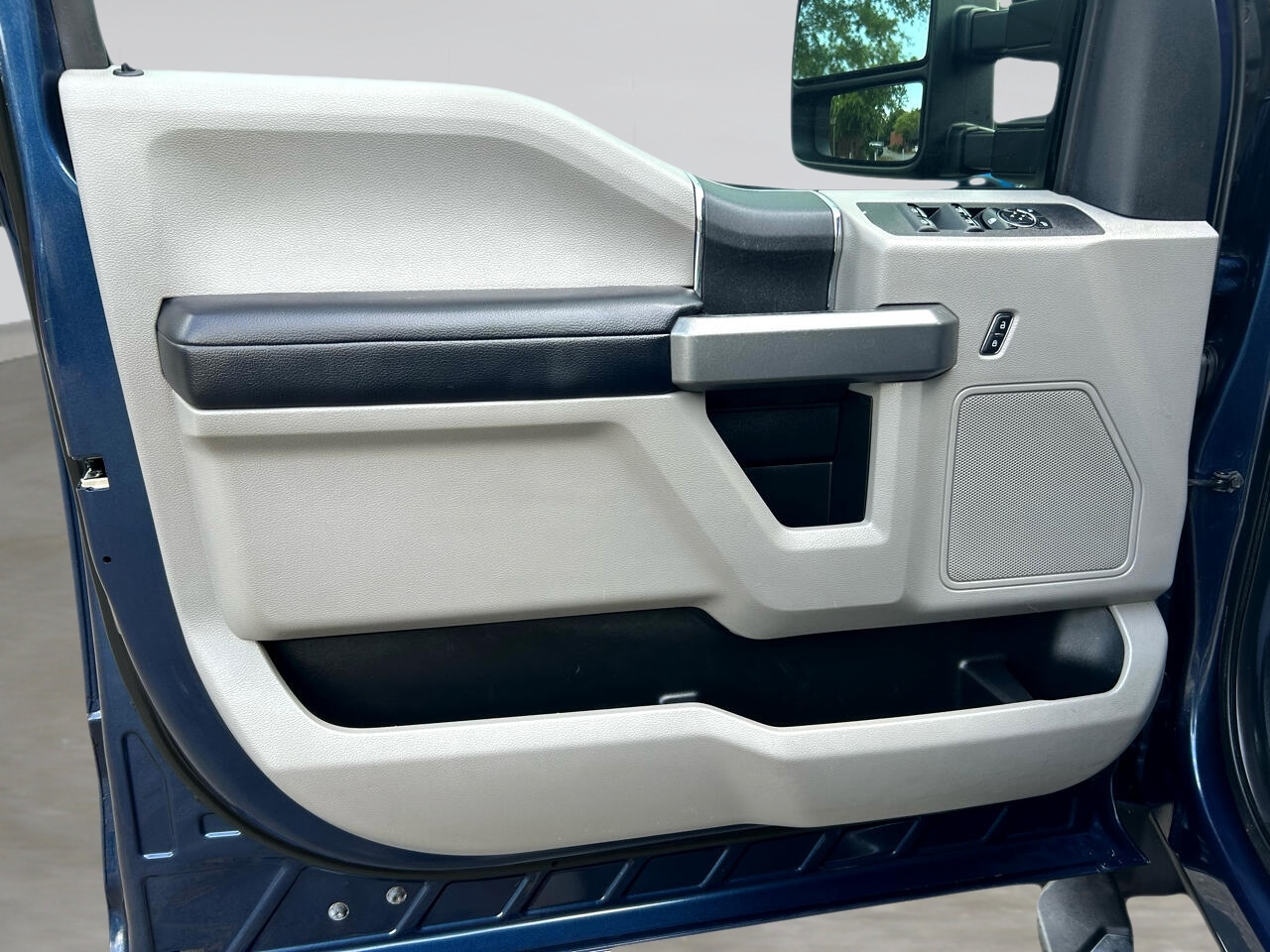 Ford F-250 SD XLT 4WD 2017 Ford F-250 SD XLT 4WD 2017