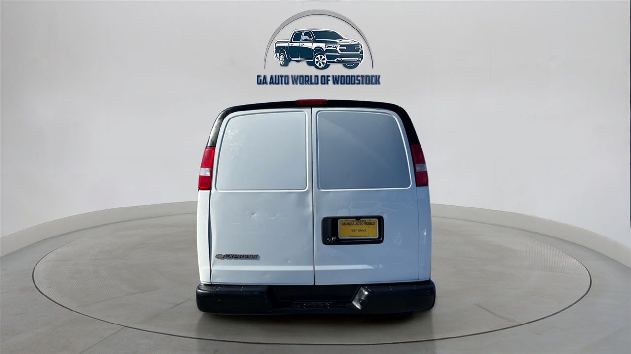 2017 Chevrolet Express 3500 Cargo photo 3