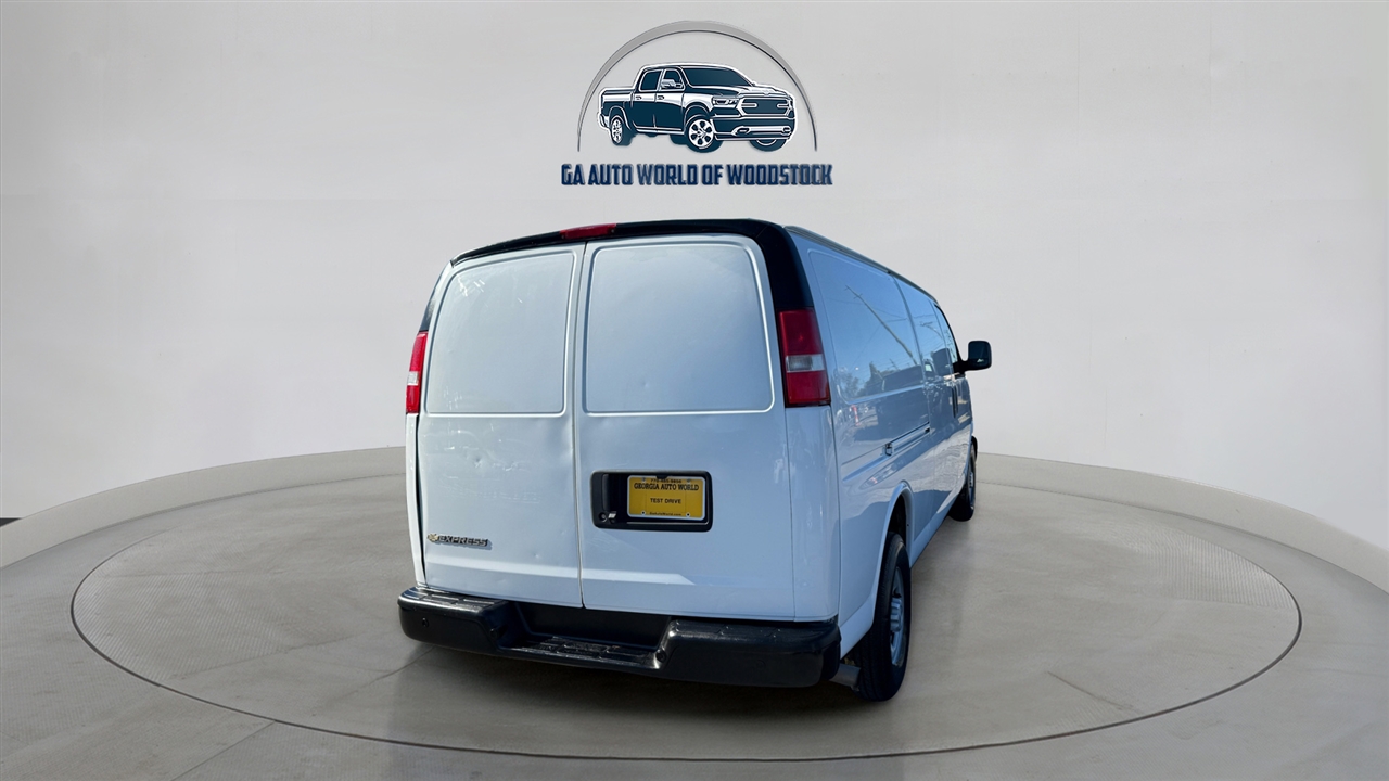 2017 Chevrolet Express 3500 Cargo photo 4