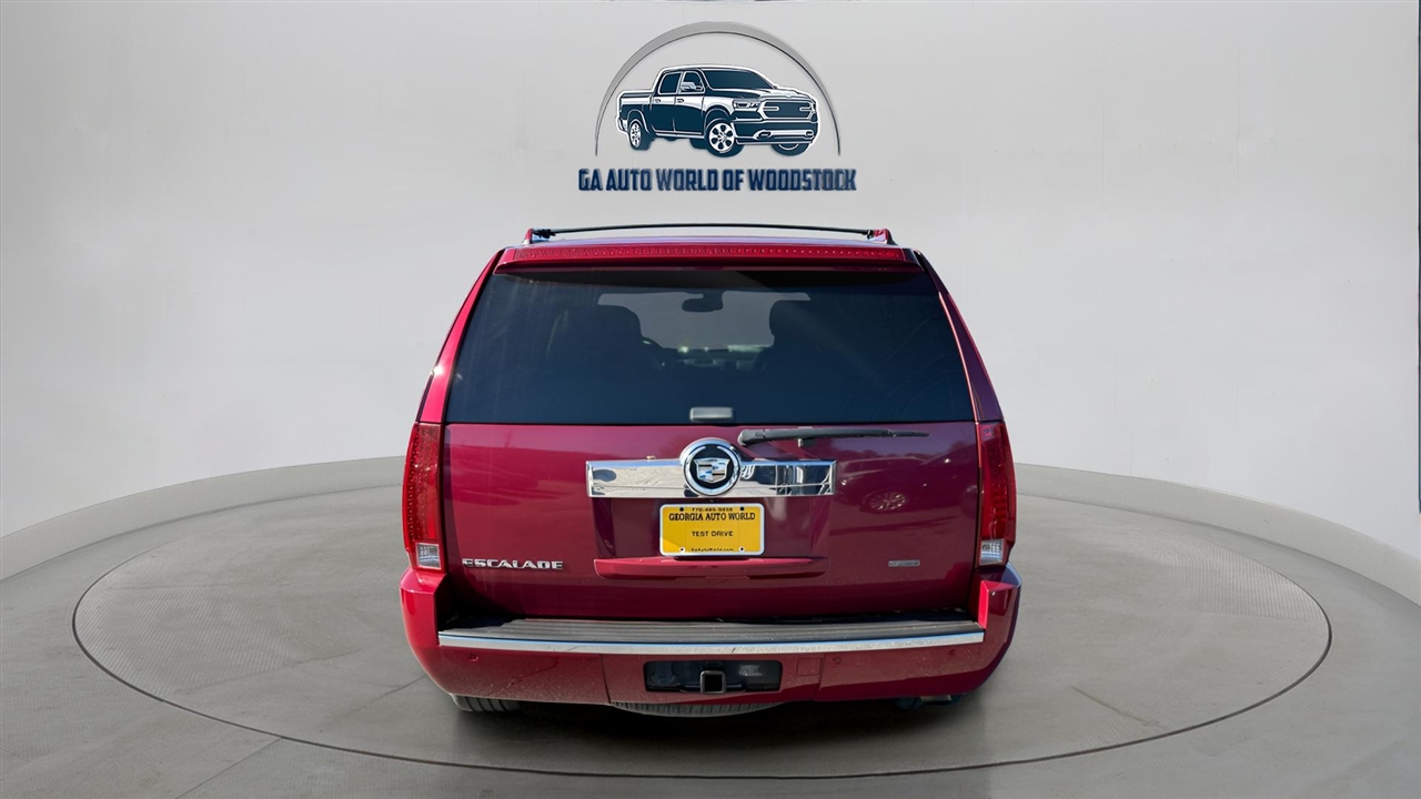 2007 Cadillac Escalade Luxury photo 2