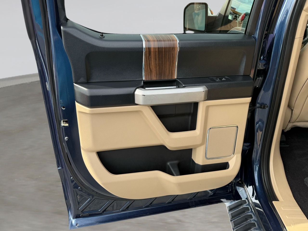 Ford F-150 Lariat 2016