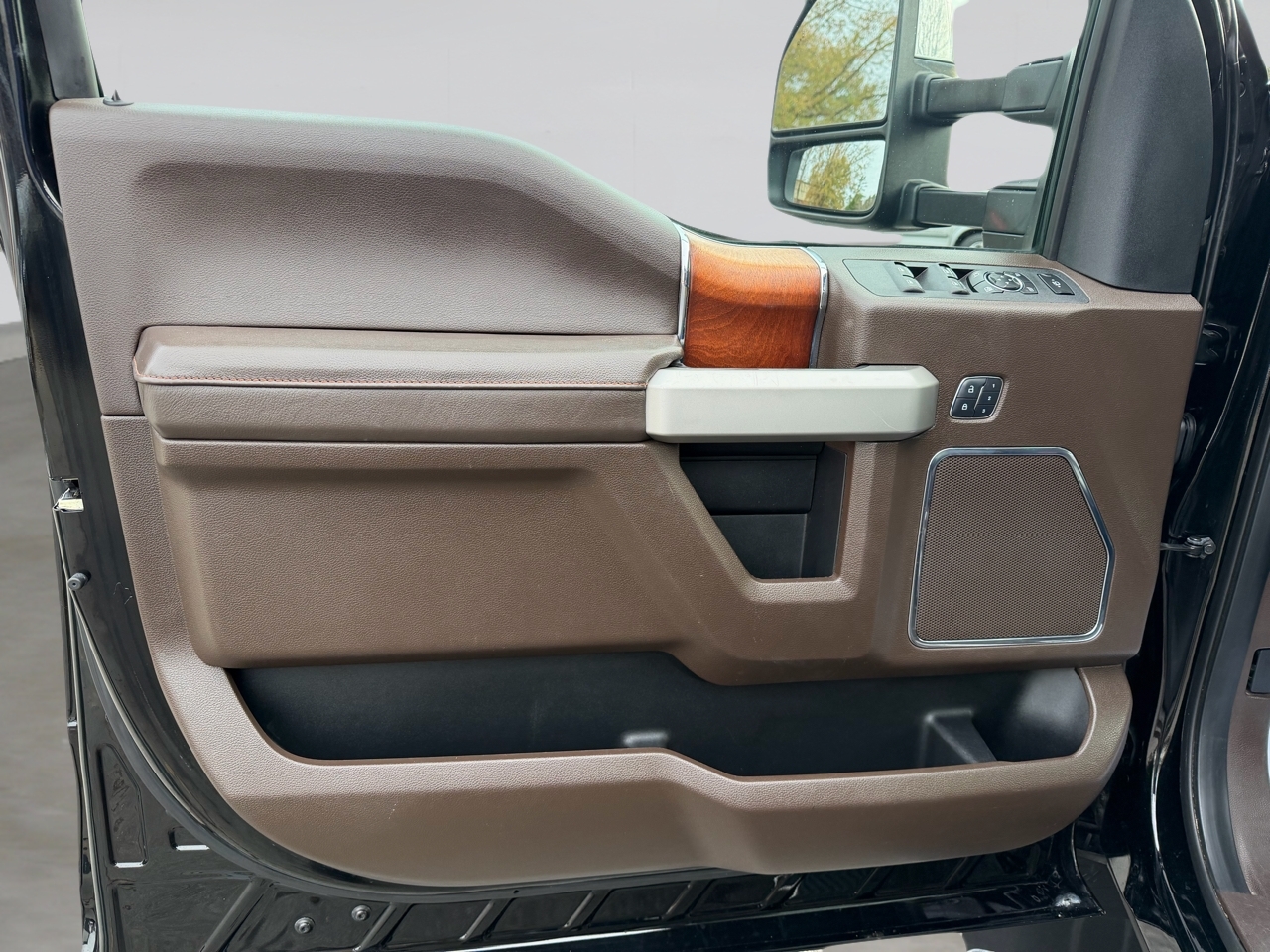 Ford F-350 SD King Ranch Crew Cab Long Bed DRW 4WD 2017