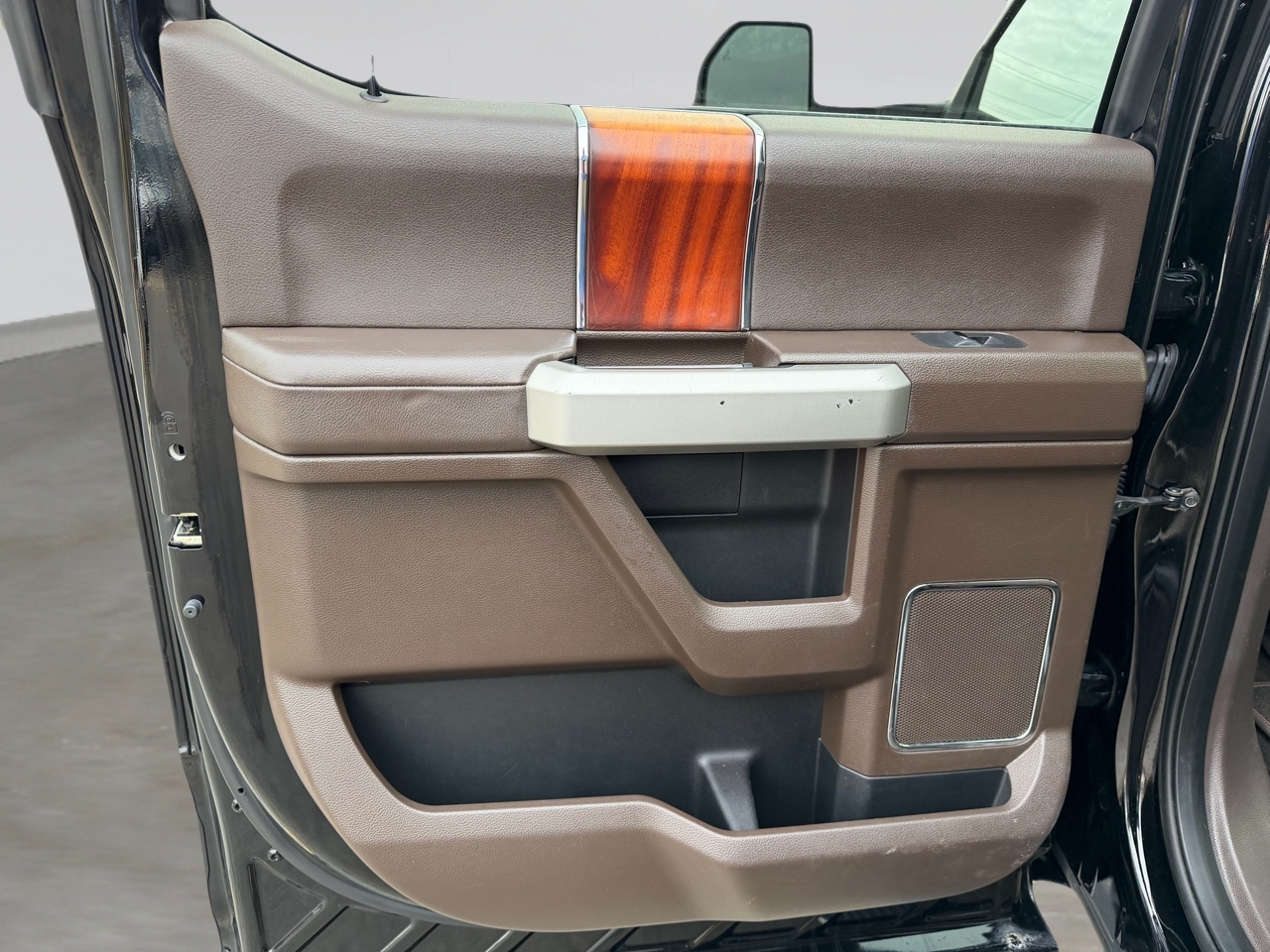 Ford F-350 SD King Ranch Crew Cab Long Bed DRW 4WD 2017