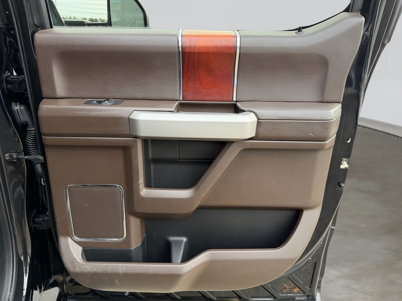 Ford F-350 SD King Ranch Crew Cab Long Bed DRW 4WD 2017