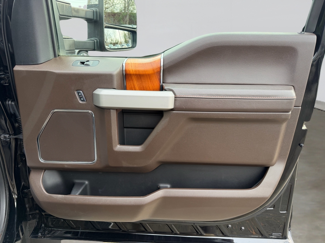 Ford F-350 SD King Ranch Crew Cab Long Bed DRW 4WD 2017