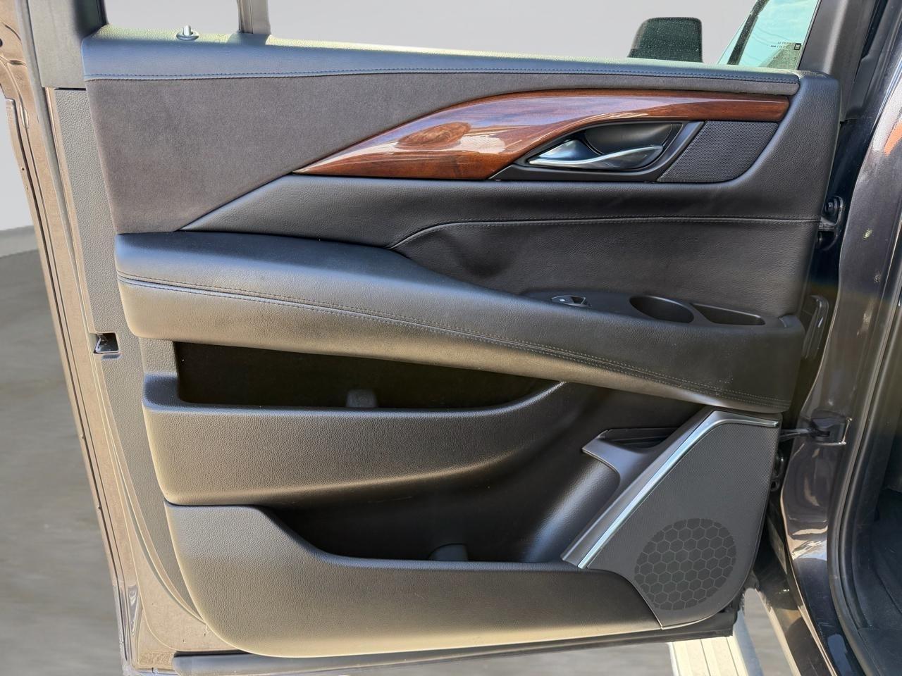 Cadillac Escalade ESV 2WD Premium 2016