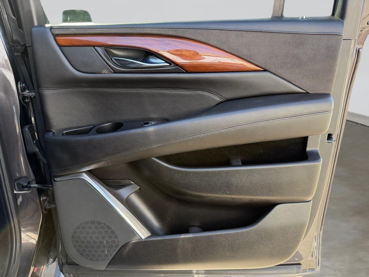 Cadillac Escalade ESV 2WD Premium 2016