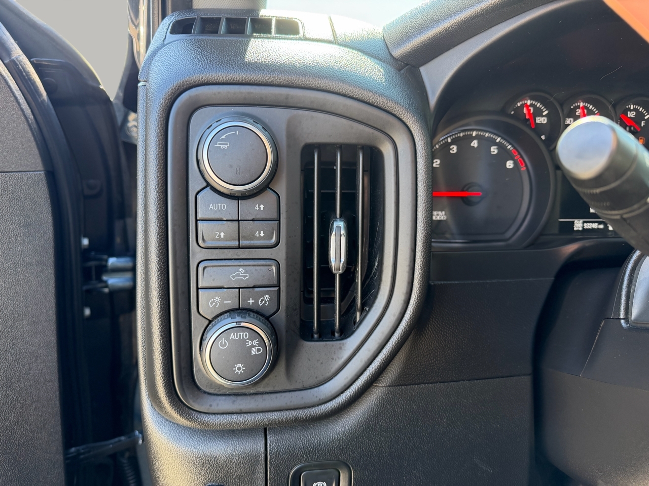 Chevrolet Silverado 1500 Custom Trail Boss Crew Cab Short Box 4WD 2020