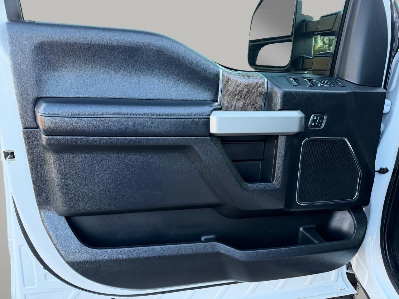 Ford F-250 SD Lariat Crew Cab 4WD 2019