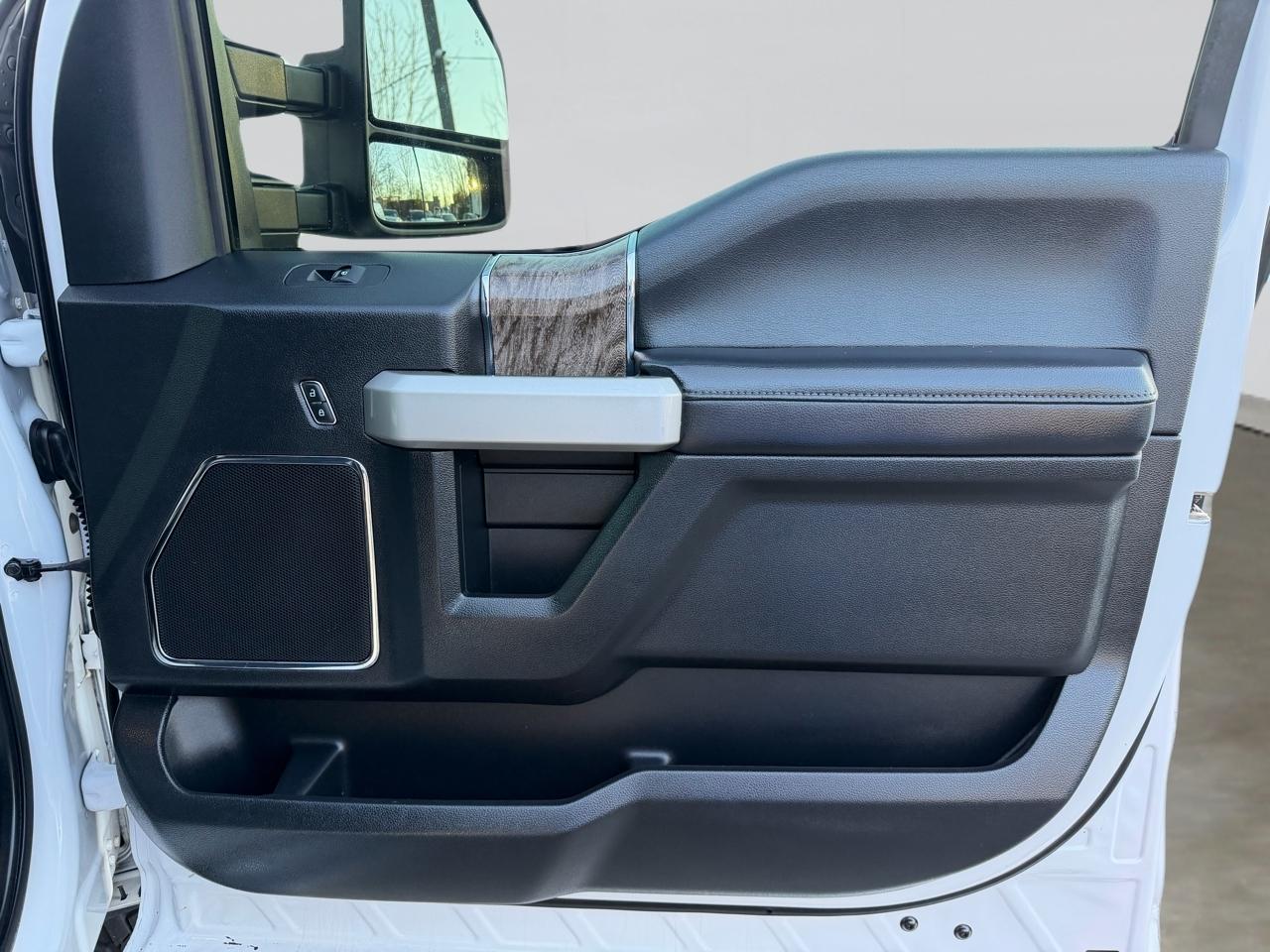 Ford F-250 SD Lariat Crew Cab 4WD 2019