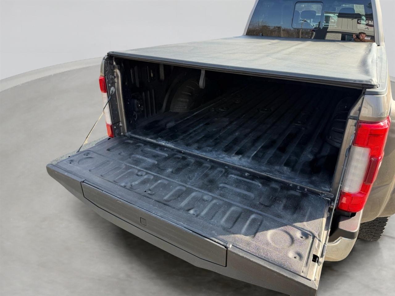 Ford F-350 SD Lariat Crew Cab Long Bed DRW 4WD 2019