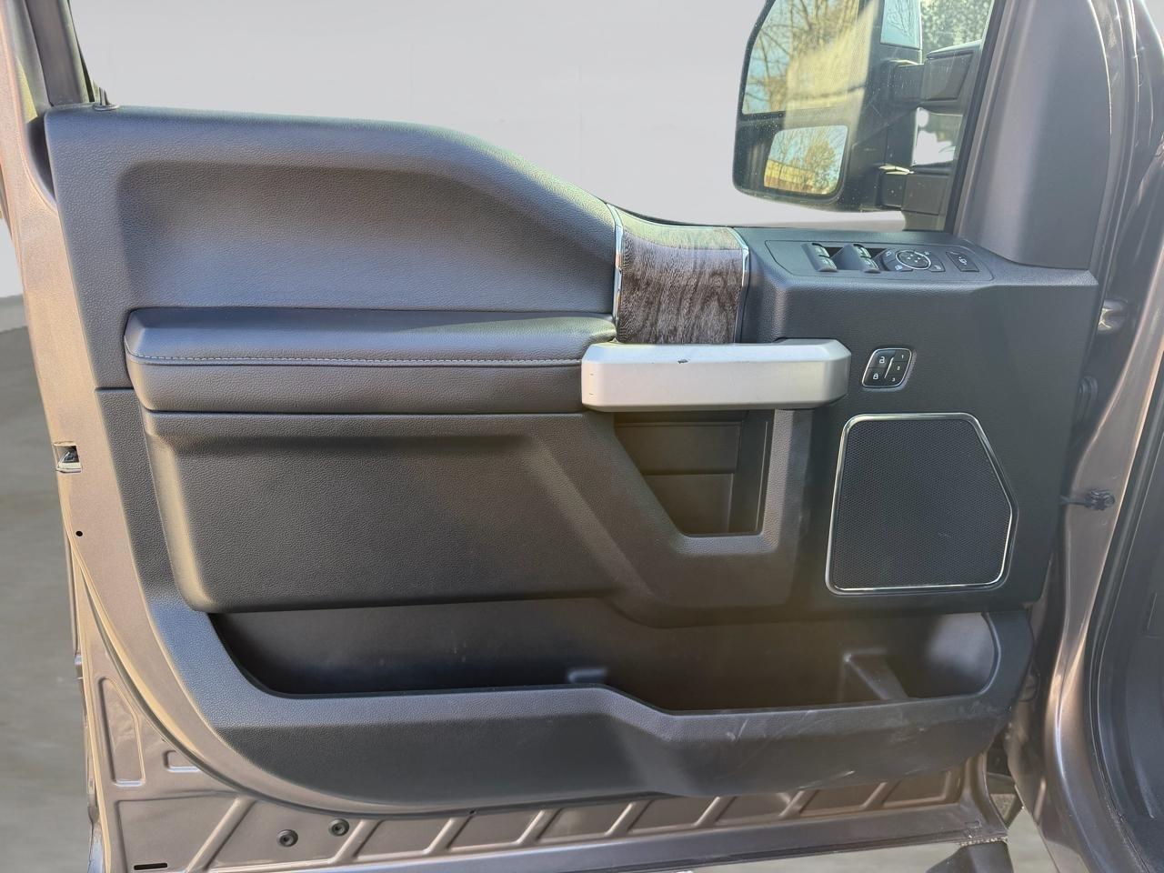 Ford F-350 SD Lariat Crew Cab Long Bed DRW 4WD 2019