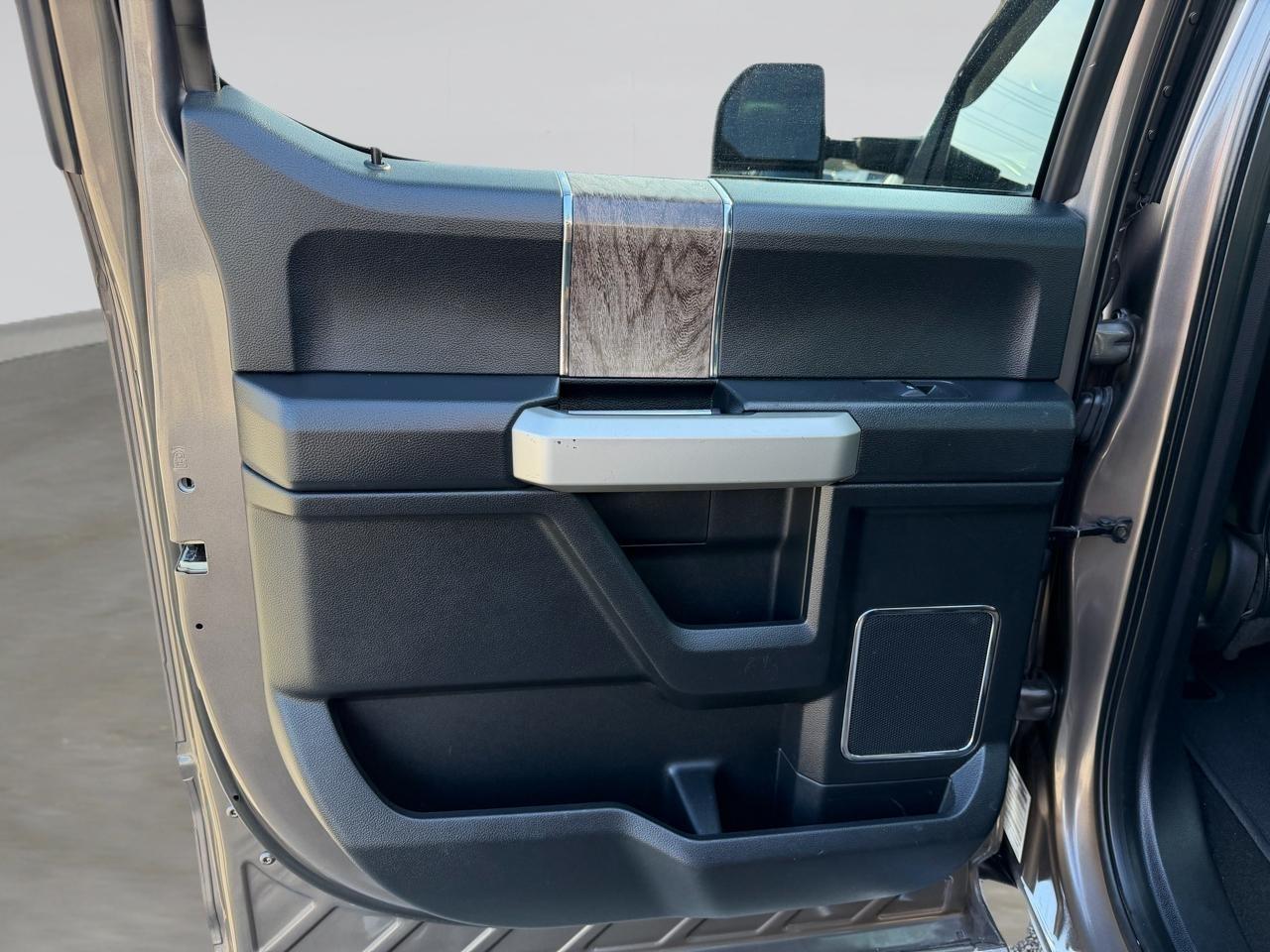 Ford F-350 SD Lariat Crew Cab Long Bed DRW 4WD 2019