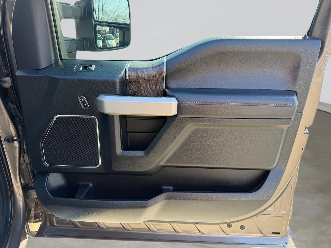 Ford F-350 SD Lariat Crew Cab Long Bed DRW 4WD 2019