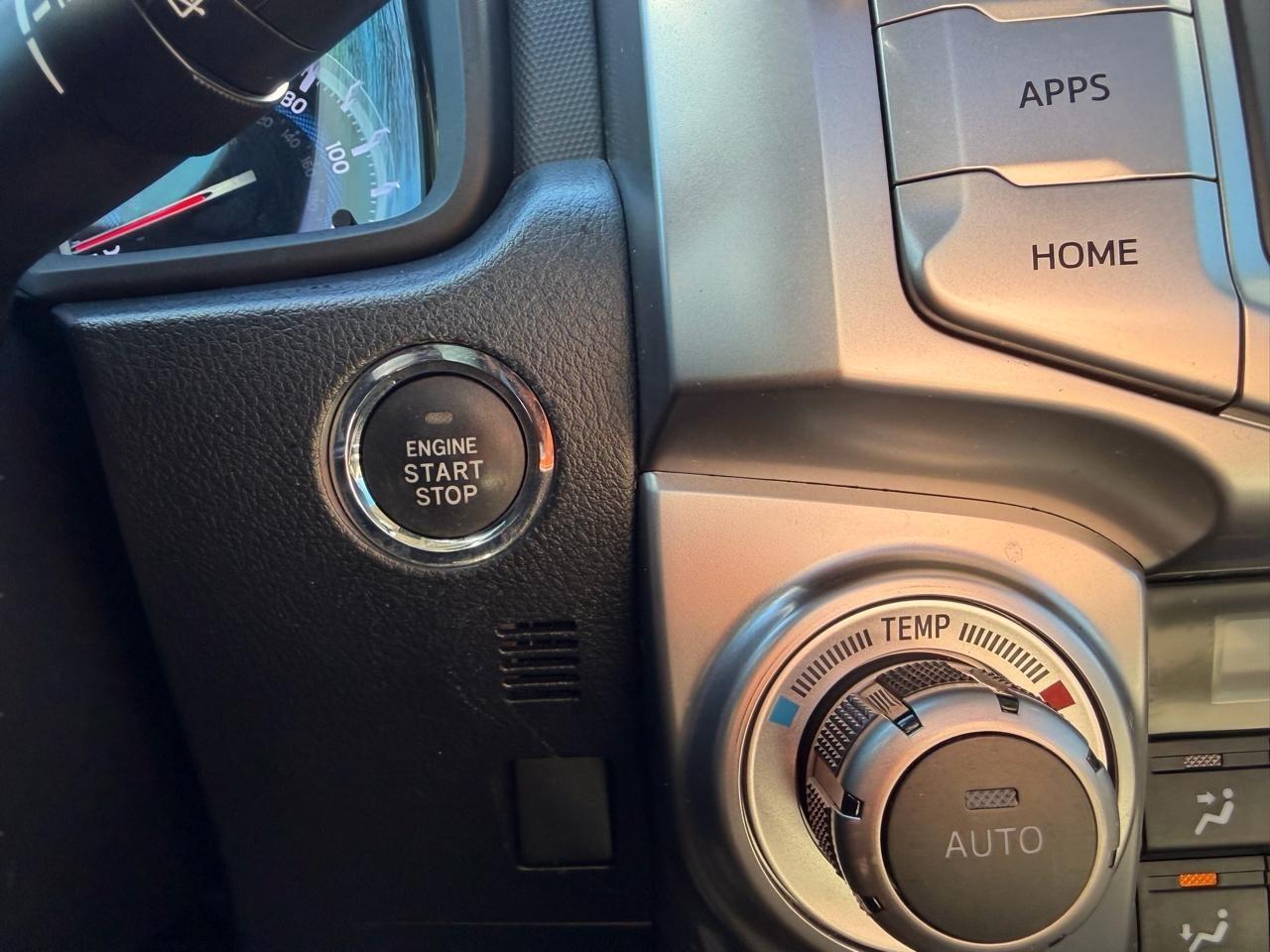 Toyota 4Runner Limited 2WD V6 2015