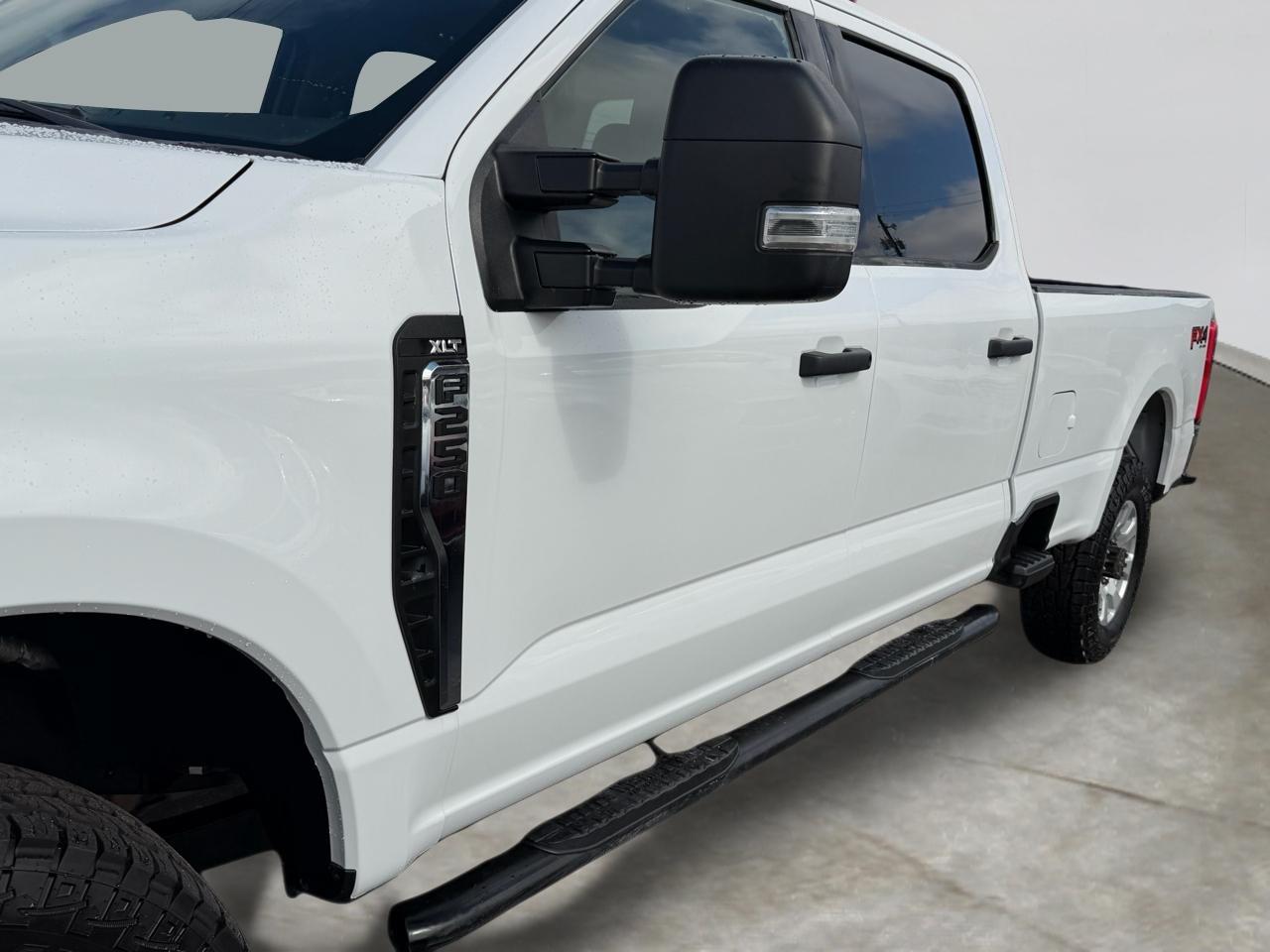 Ford F-250 SD FX4 Crew Cab Long Bed 4WD 2024