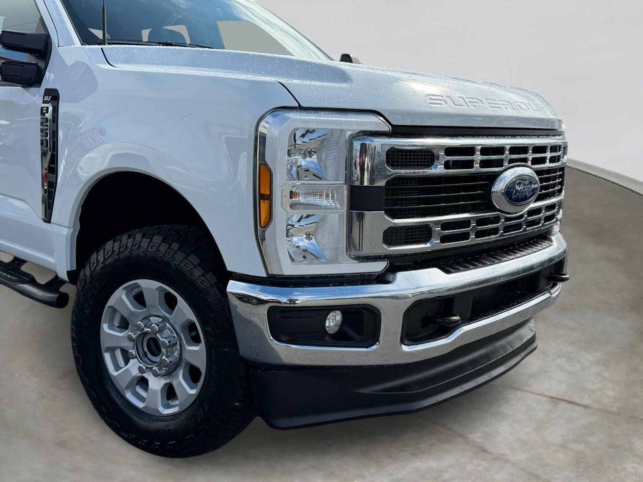 Ford F-250 SD FX4 Crew Cab Long Bed 4WD 2024