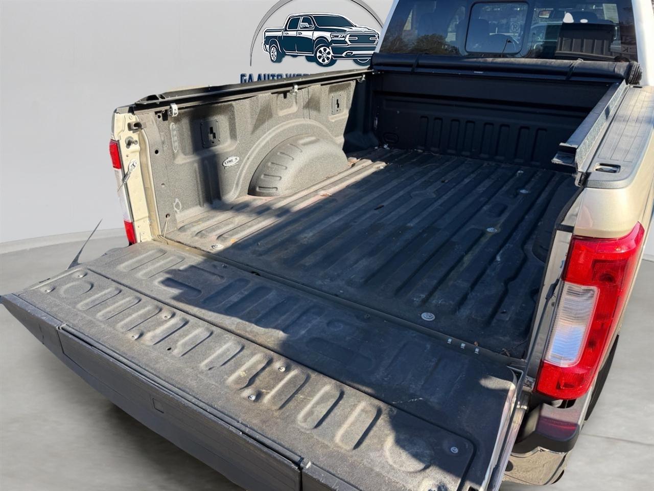 Ford F-250 SD Lariat Crew Cab 4WD 2017