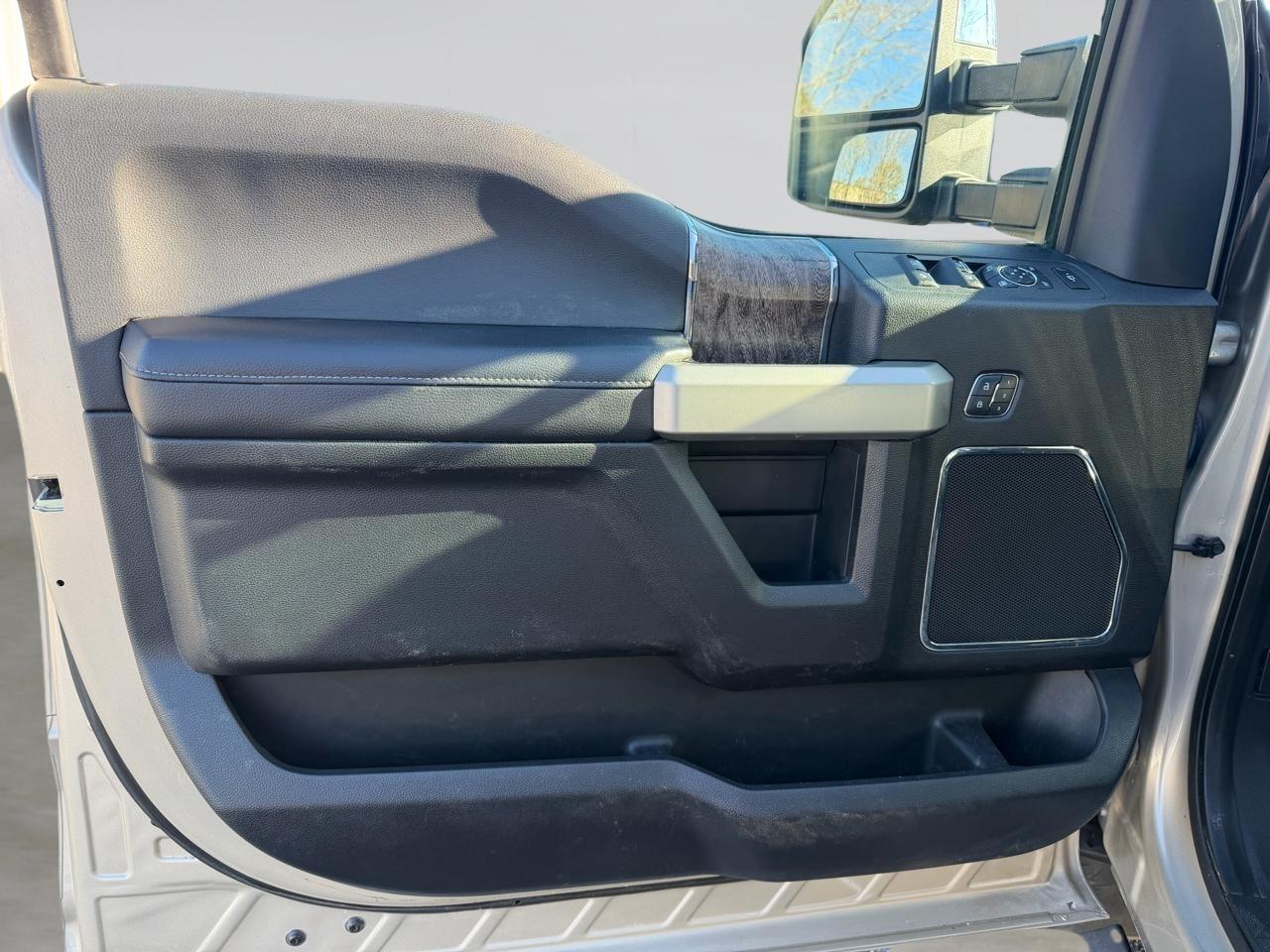 Ford F-250 SD Lariat Crew Cab 4WD 2017