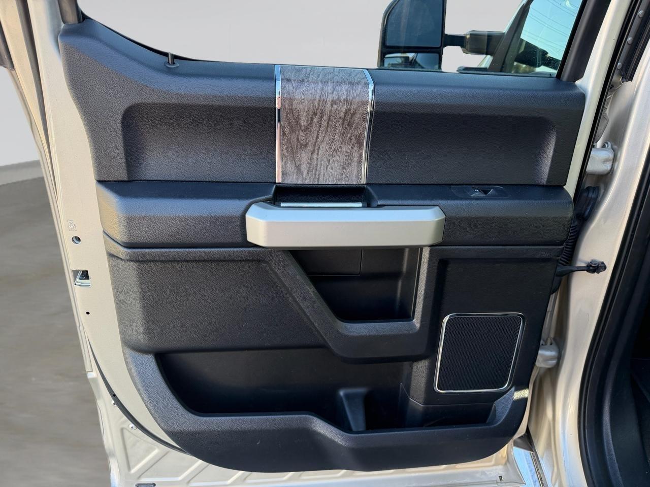 Ford F-250 SD Lariat Crew Cab 4WD 2017