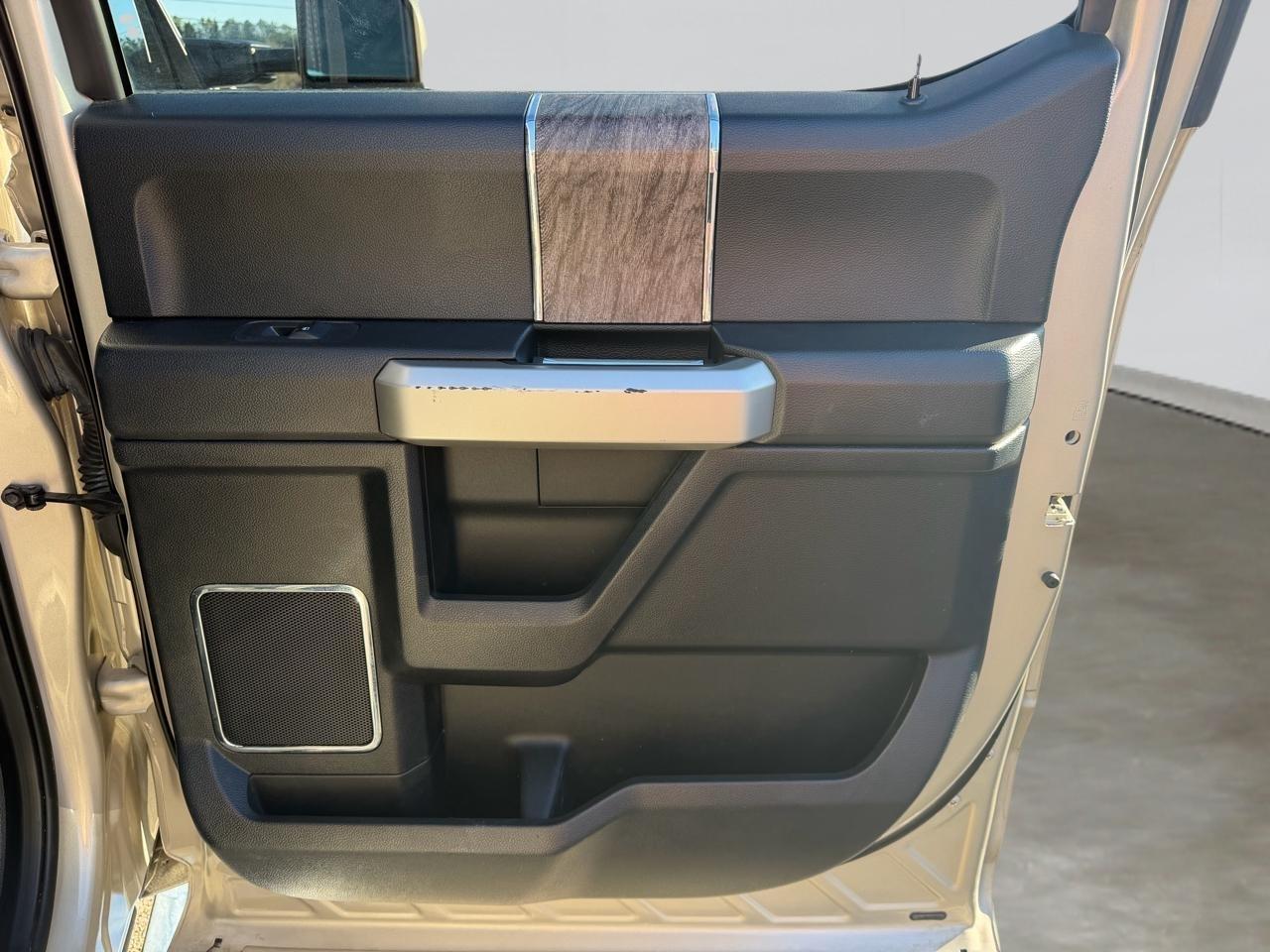 Ford F-250 SD Lariat Crew Cab 4WD 2017