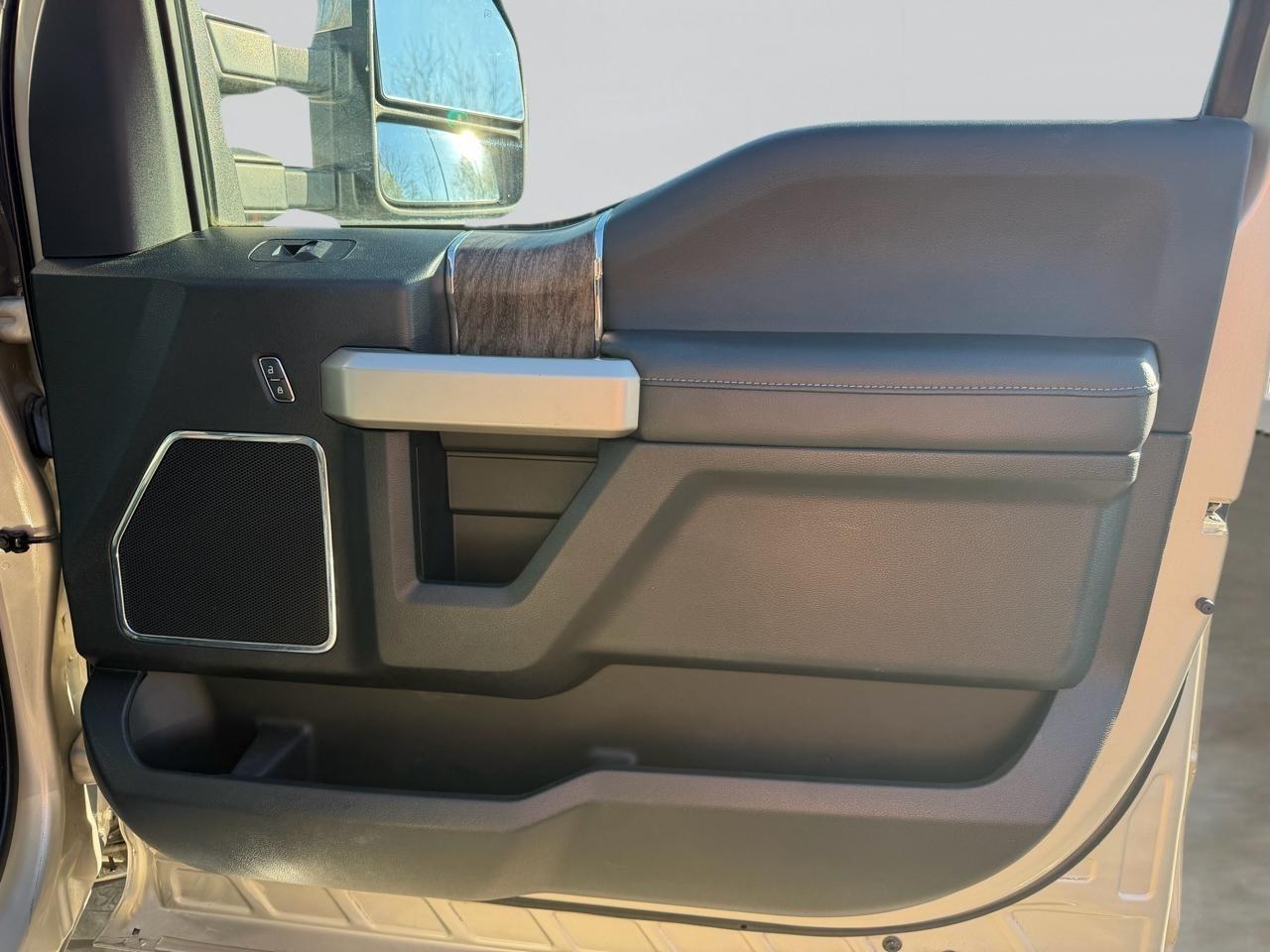 Ford F-250 SD Lariat Crew Cab 4WD 2017