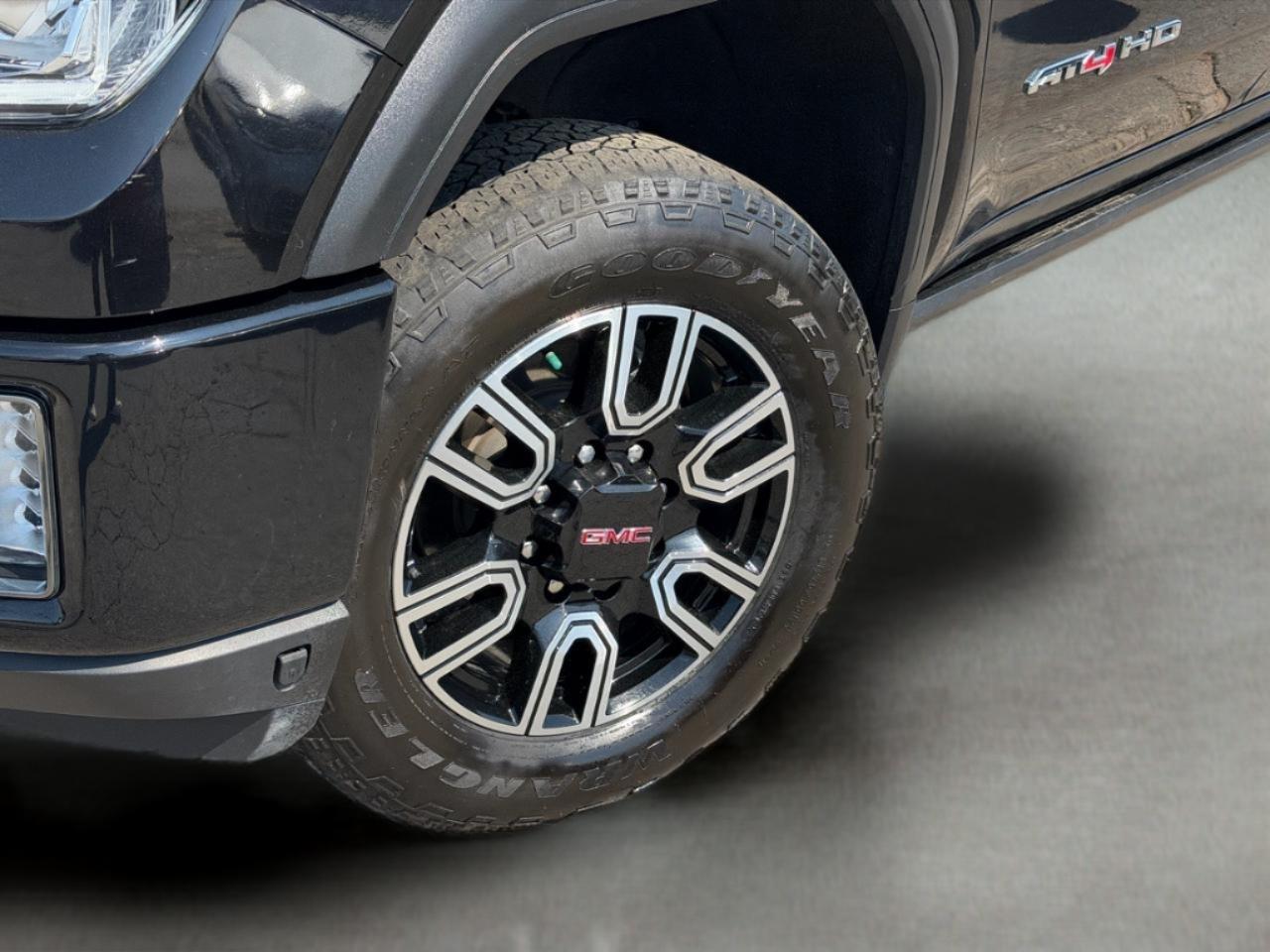 GMC Sierra 2500HD AT4 Crew Cab 4WD 2022