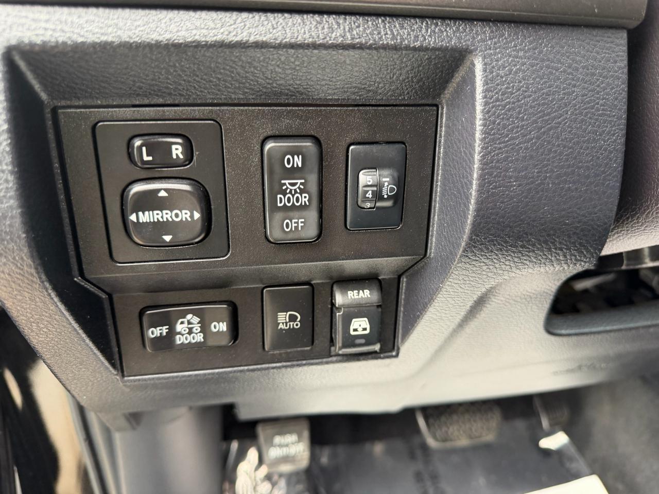 Toyota Tundra SR5 4.6L V8 CrewMax 2WD 2018