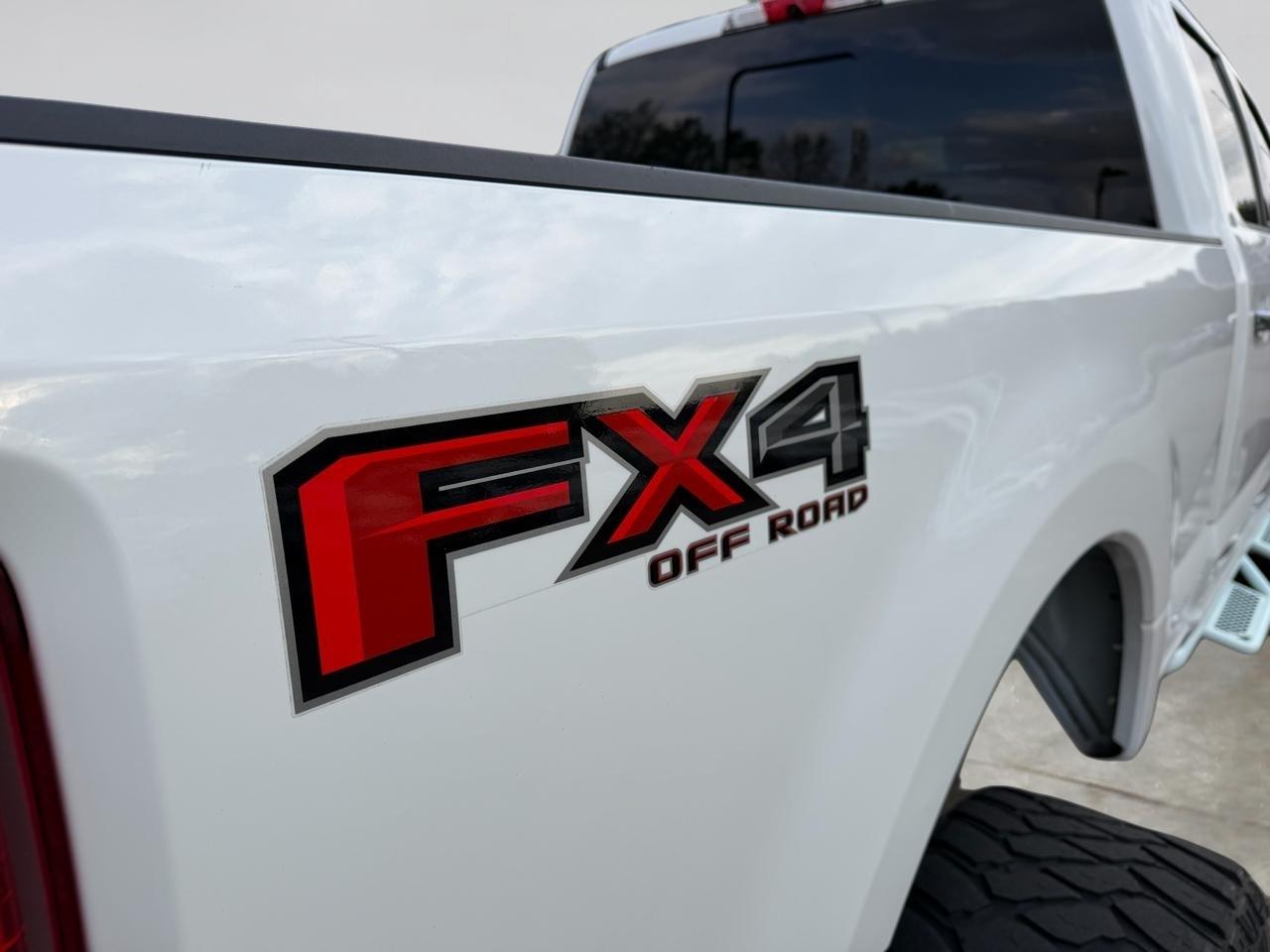 Ford F-250 SD Lariat Crew Cab 4WD 2022