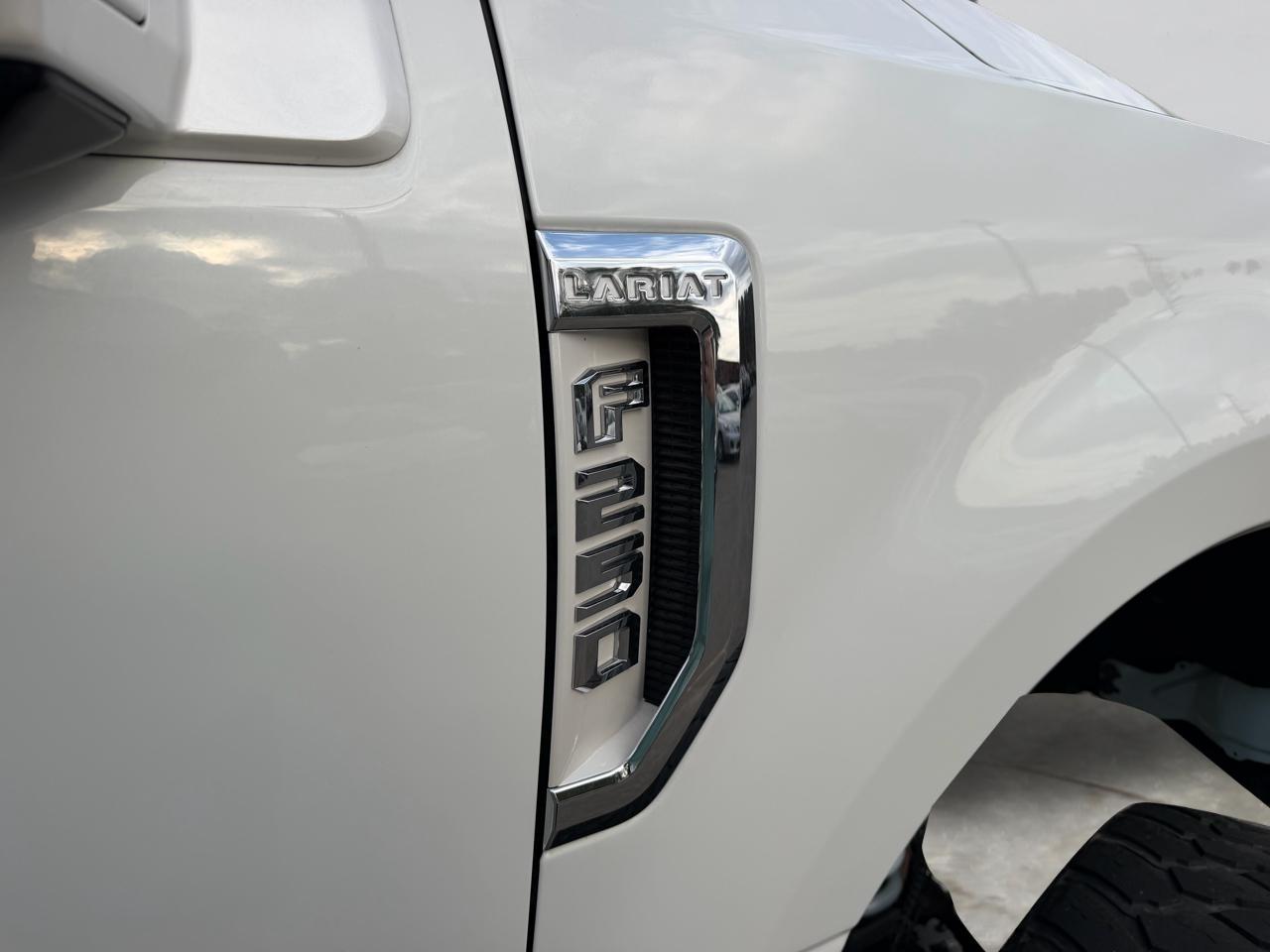 Ford F-250 SD Lariat Crew Cab 4WD 2022