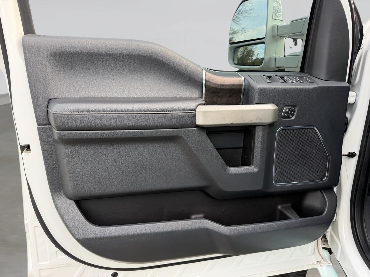 Ford F-250 SD Lariat Crew Cab 4WD 2022