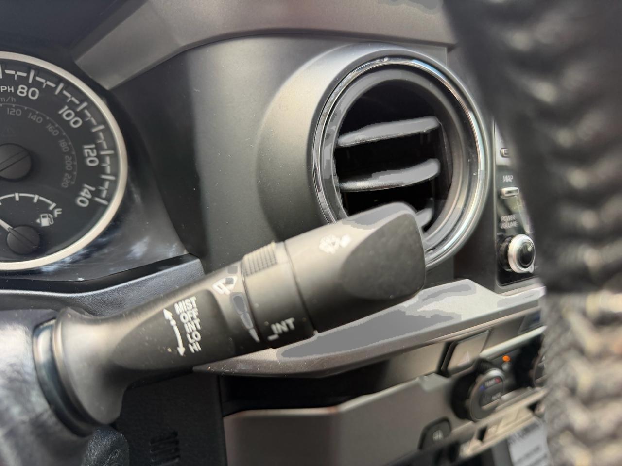 Toyota Tacoma 2WD Double Cab V6 AT SR5 (Natl) 2021