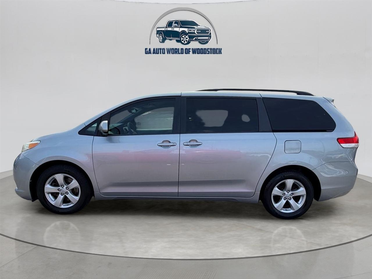 Toyota Sienna LE FWD 8-Passenger V6 2014