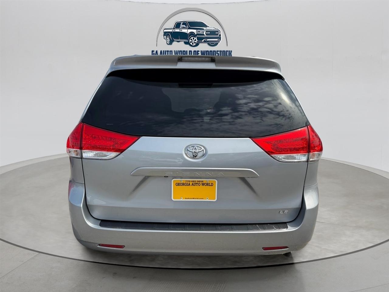 Toyota Sienna LE FWD 8-Passenger V6 2014