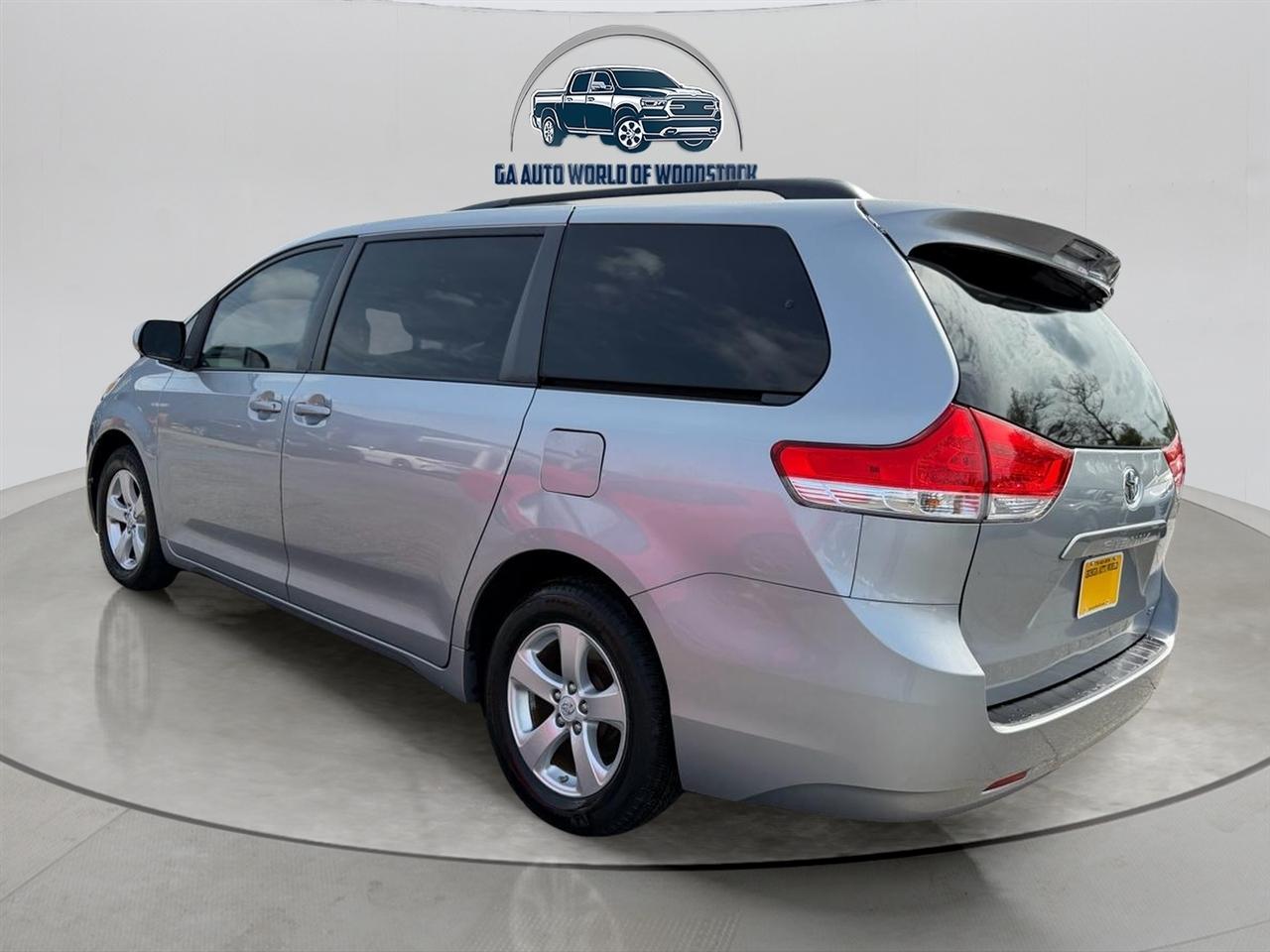 Toyota Sienna LE FWD 8-Passenger V6 2014