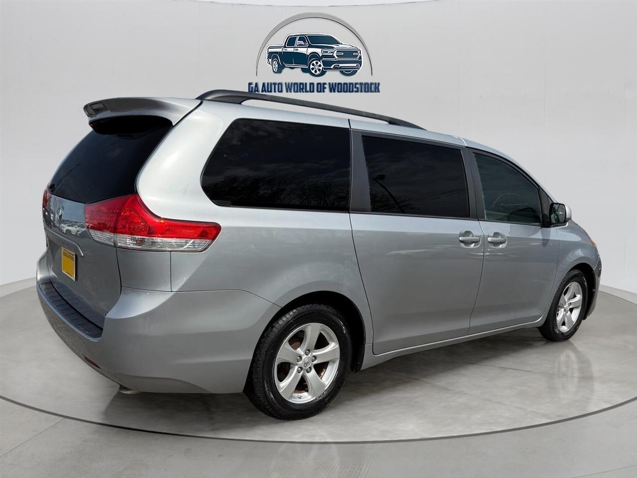 Toyota Sienna LE FWD 8-Passenger V6 2014