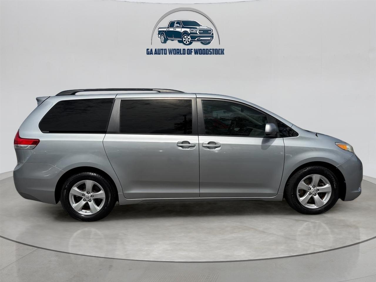 Toyota Sienna LE FWD 8-Passenger V6 2014