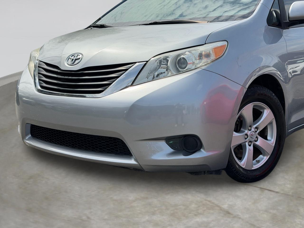Toyota Sienna LE FWD 8-Passenger V6 2014