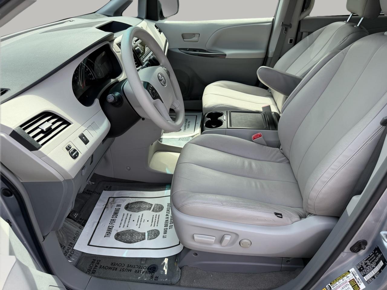 Toyota Sienna LE FWD 8-Passenger V6 2014