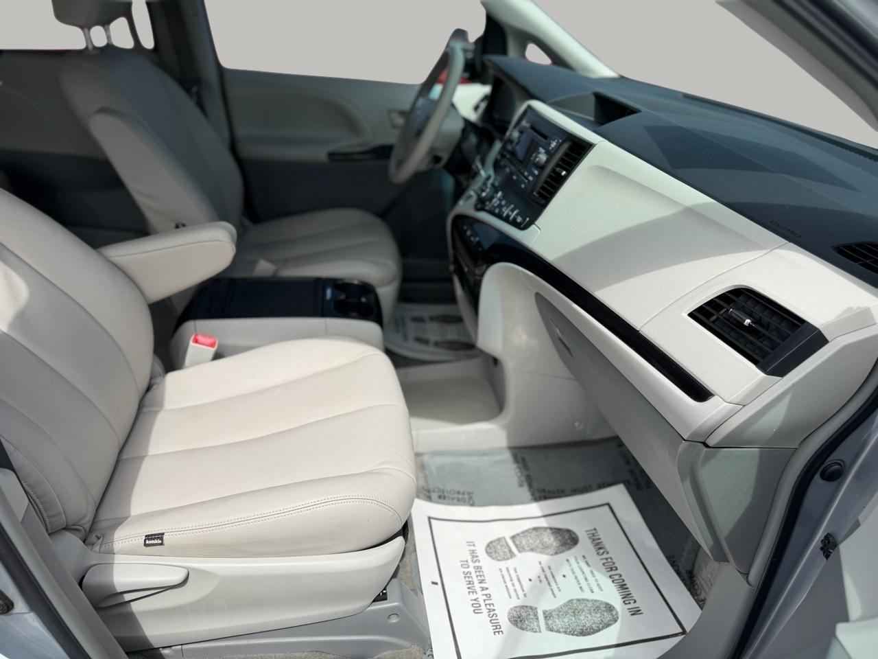 Toyota Sienna LE FWD 8-Passenger V6 2014