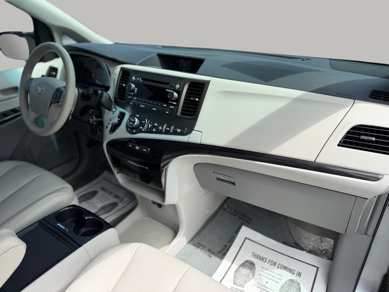 Toyota Sienna LE FWD 8-Passenger V6 2014