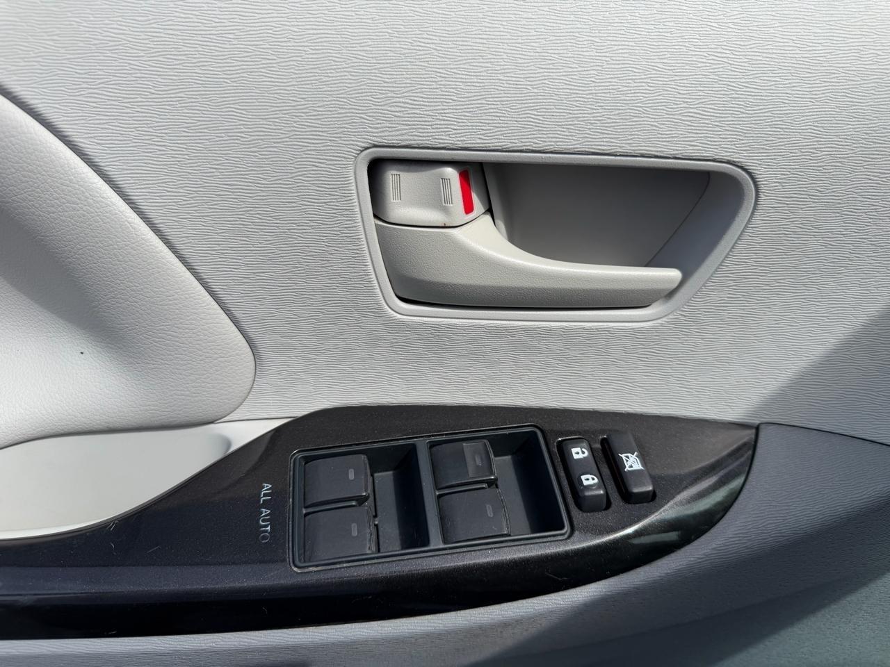 Toyota Sienna LE FWD 8-Passenger V6 2014