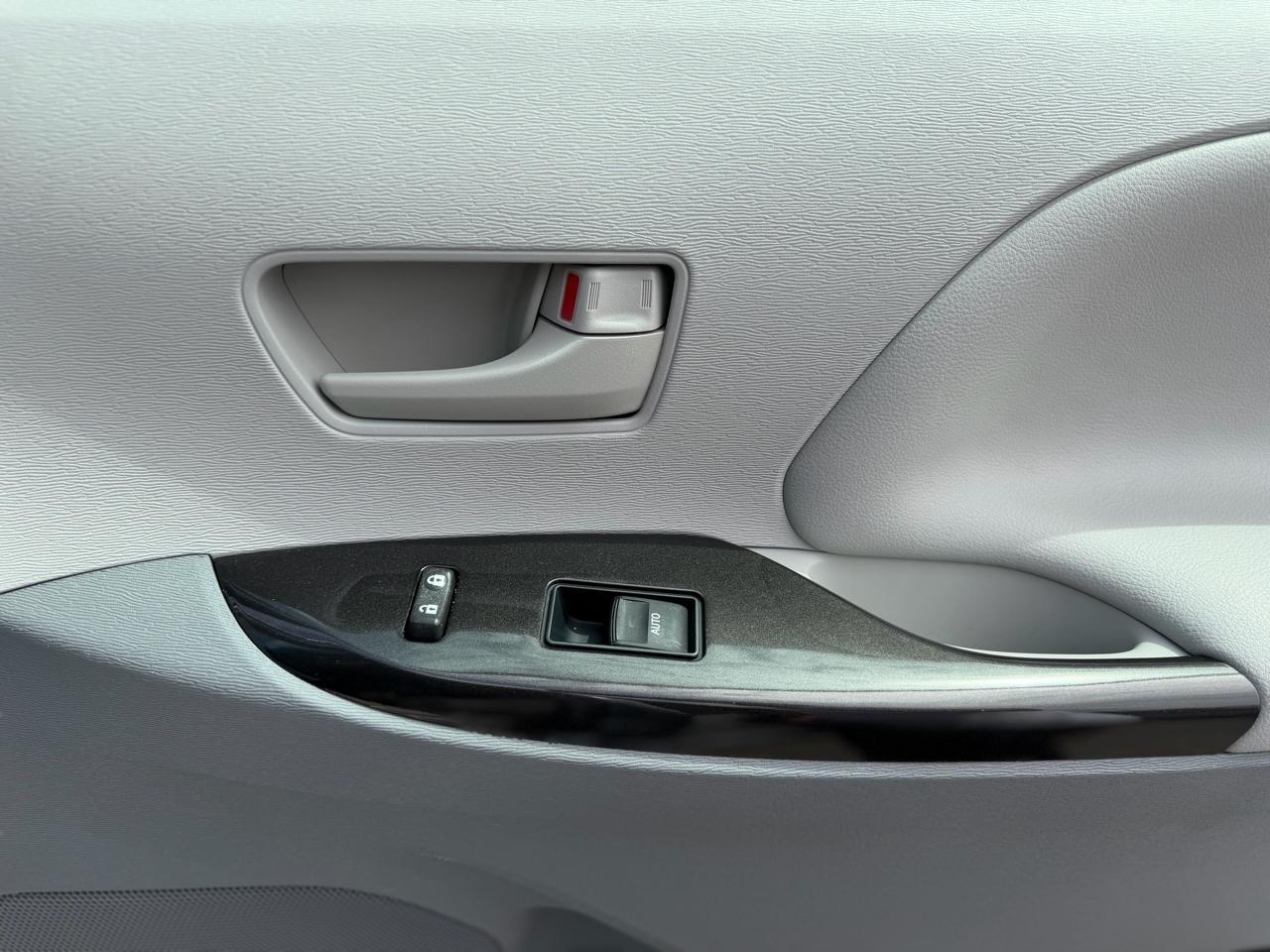 Toyota Sienna LE FWD 8-Passenger V6 2014