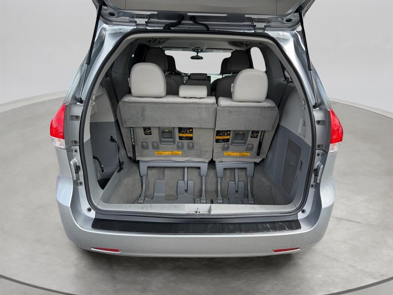 Toyota Sienna LE FWD 8-Passenger V6 2014