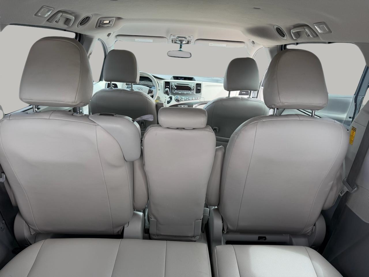 Toyota Sienna LE FWD 8-Passenger V6 2014
