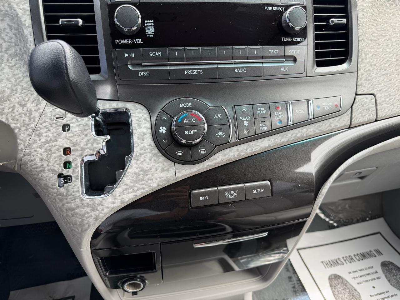 Toyota Sienna LE FWD 8-Passenger V6 2014