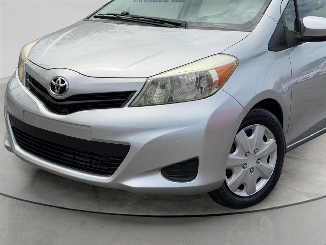 Toyota Yaris Base 4D Hatchback 2012