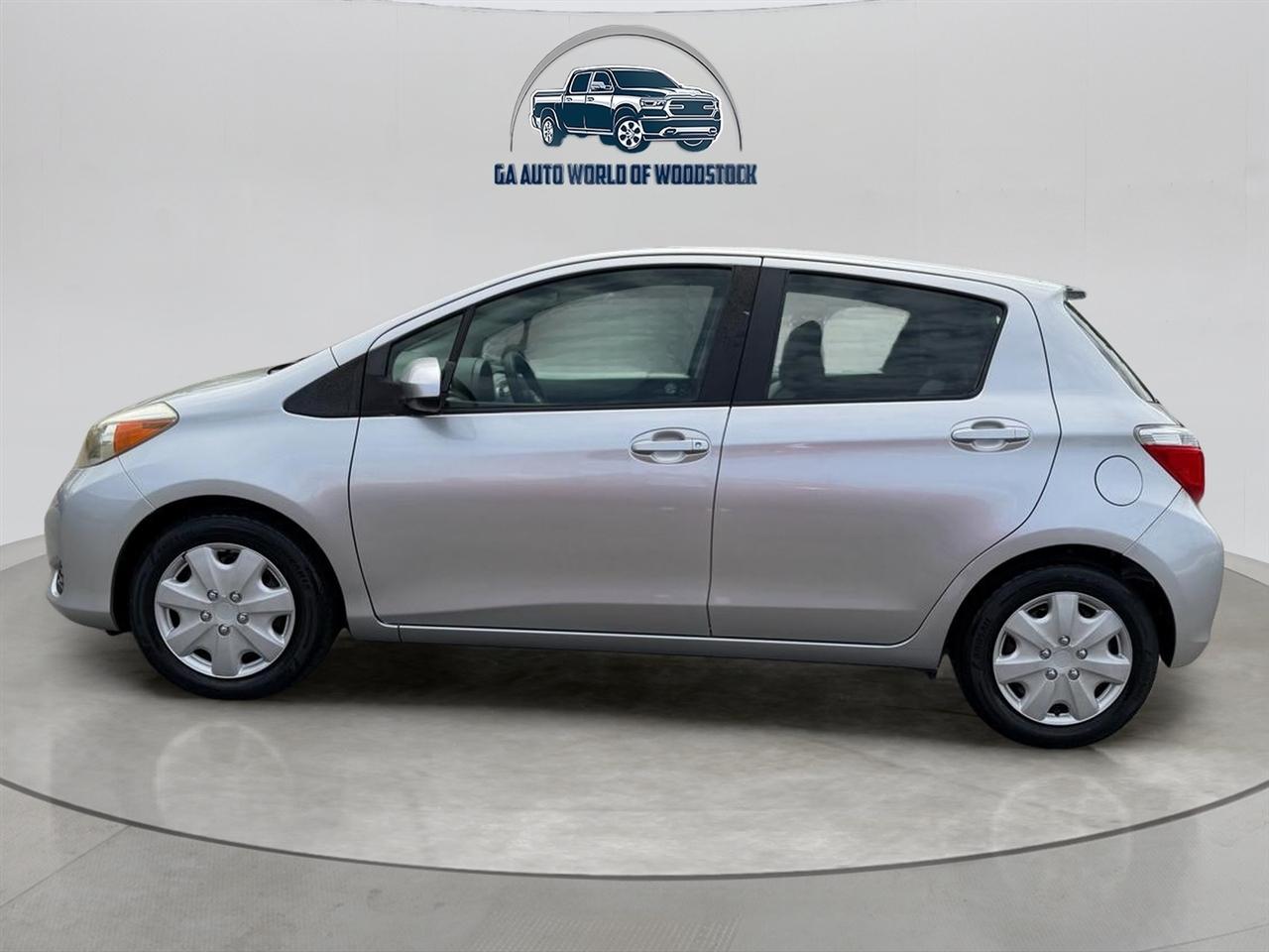 Toyota Yaris Base 4D Hatchback 2012