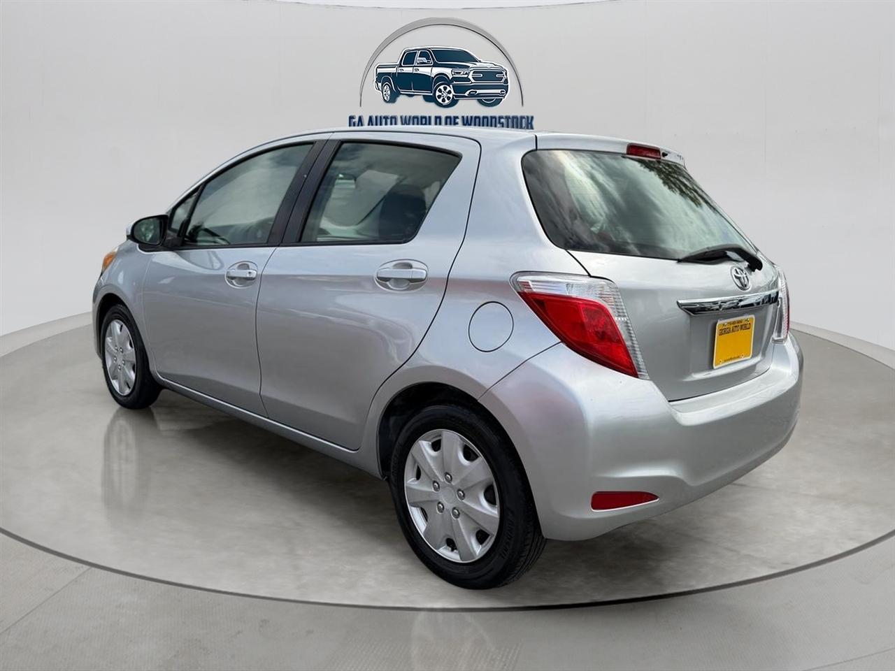 Toyota Yaris Base 4D Hatchback 2012
