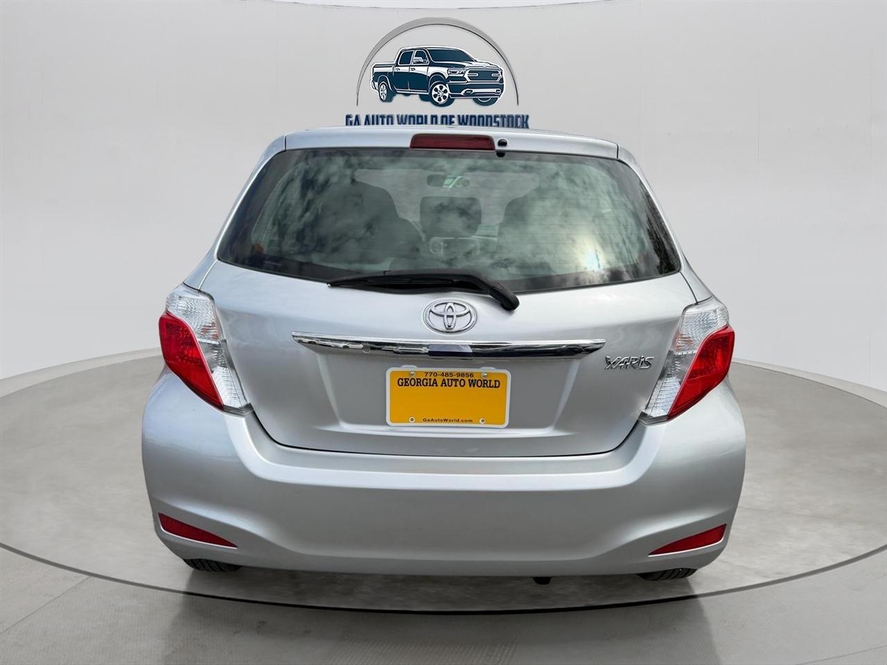 Toyota Yaris Base 4D Hatchback 2012